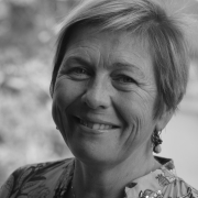 Nora Ikstena
