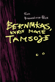 berniukas-kuris-mate-tamsoje.png